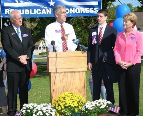 Chris Lauzen makes a point during his announcement speech.